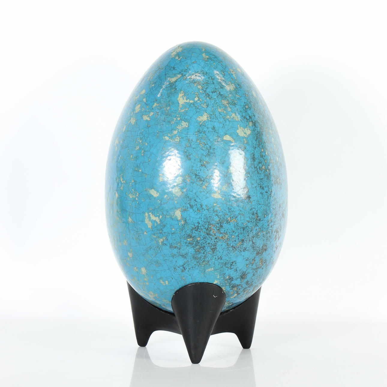 HANS HEDBERG. Ein herrliches Ei, auf einem Ständer, Biot, Frankreich, starke Feuerfayence.