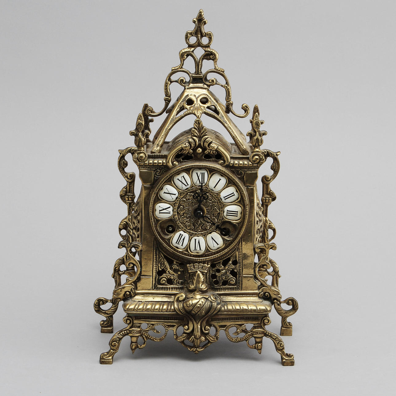 BORDSPENDYL, gulmetall, 1900-tal.