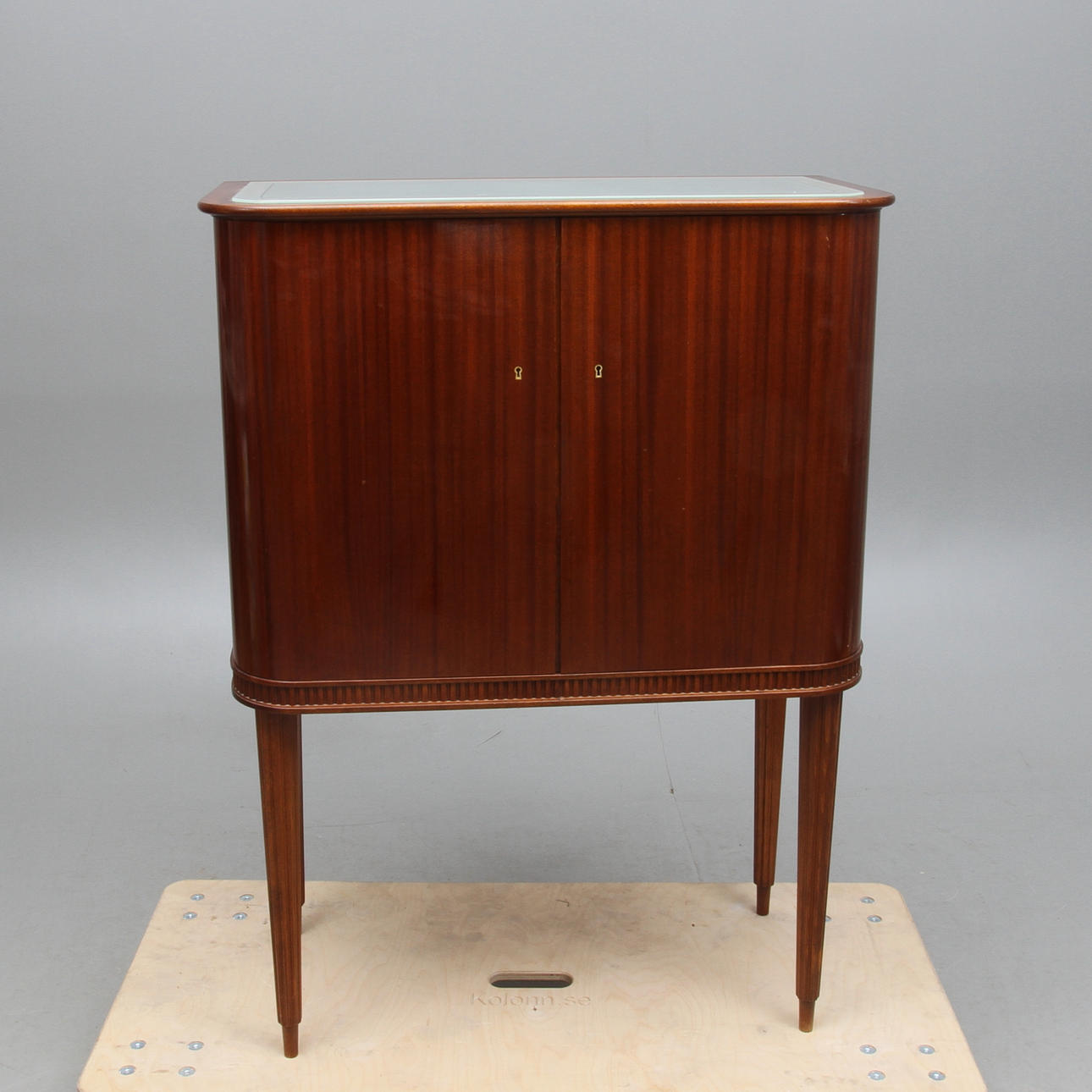 BARSKÅP, med belysning, 1940/50-tal.