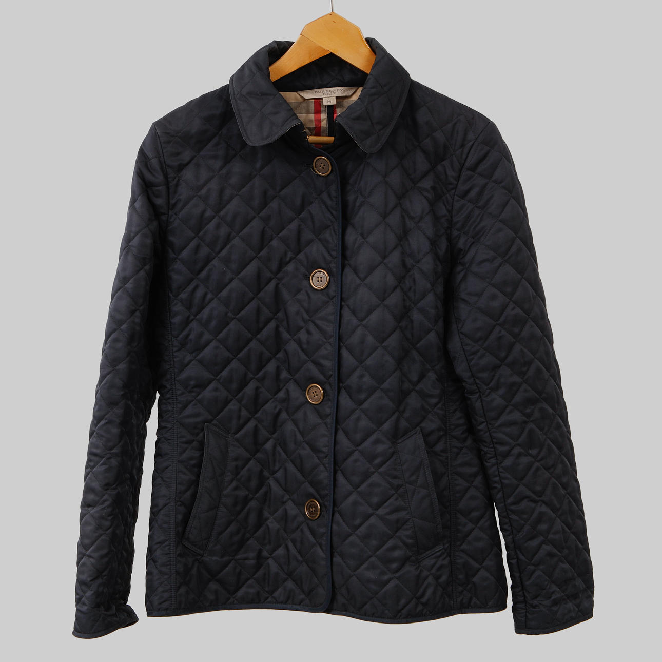 JACKA, dam, M, Burberry Brit, England.