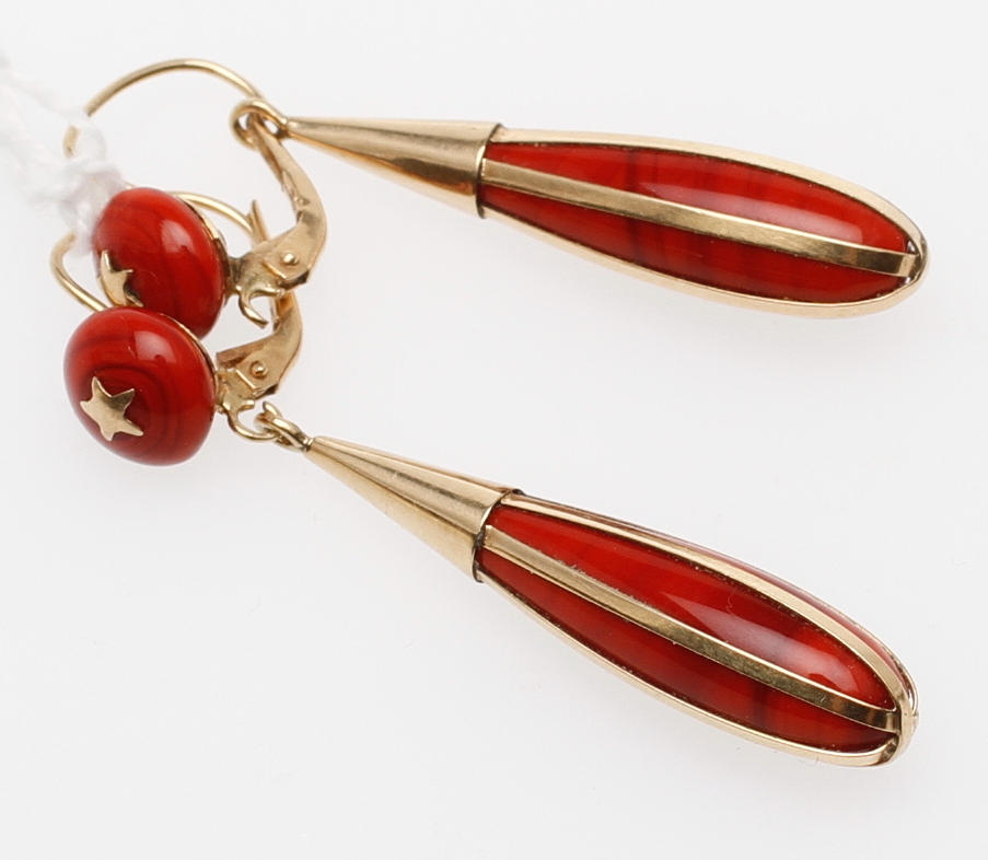 ÖRHÄNGEN, 1 par, 14k guld med röda stenar, tot vikt ca 7,4 gram.