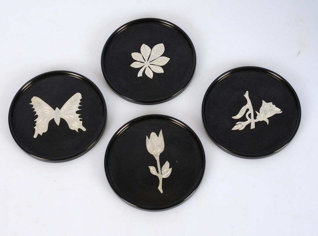 COASTERS, 4 st, backelit och tenn, Wittsjö.