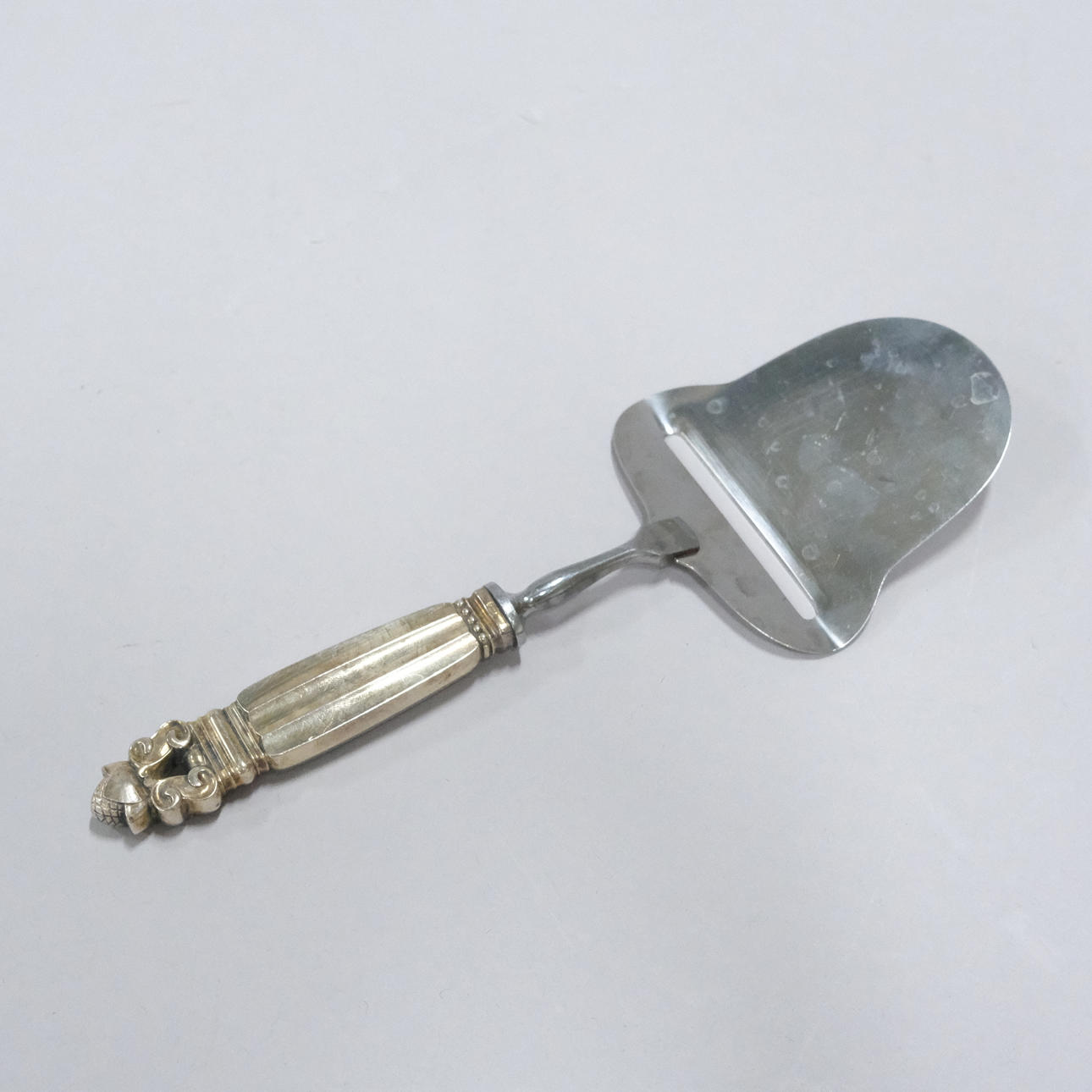 GEORG JENSEN. CHEESE SLICER, MODEL “KING”, SILVER.