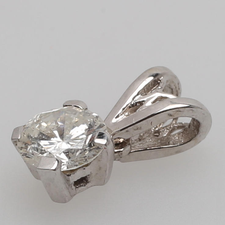 HÄNGE, 14K vitguld, med diamant 0,4 carat, vikt 0,5 gram.