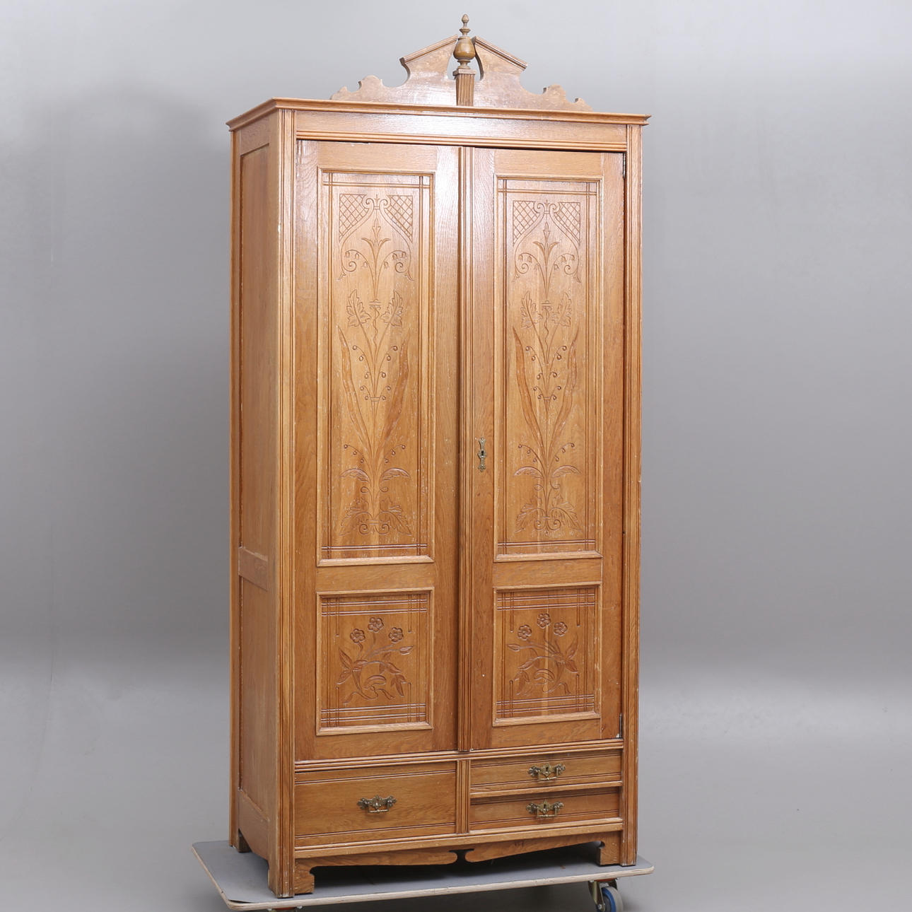 PUKUHUONE/VAATEKAAPPI, 1900-luvun alku.