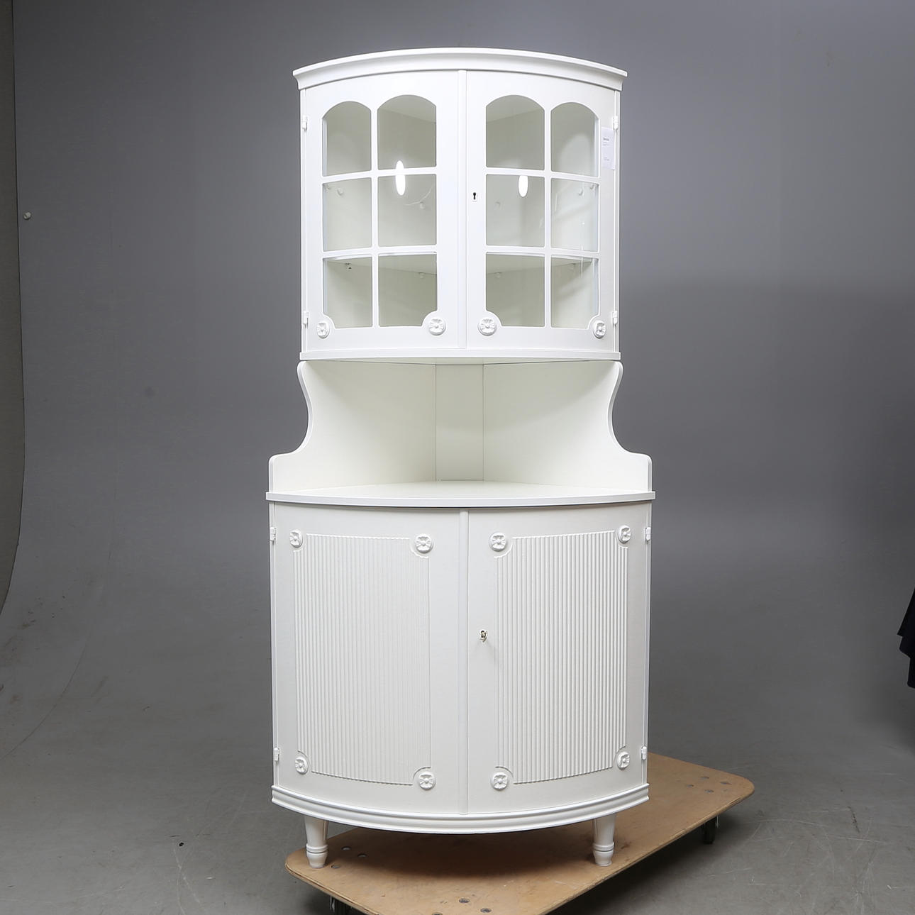 HÖRNSKÅP, gustaviansk stil, 1900 tal.