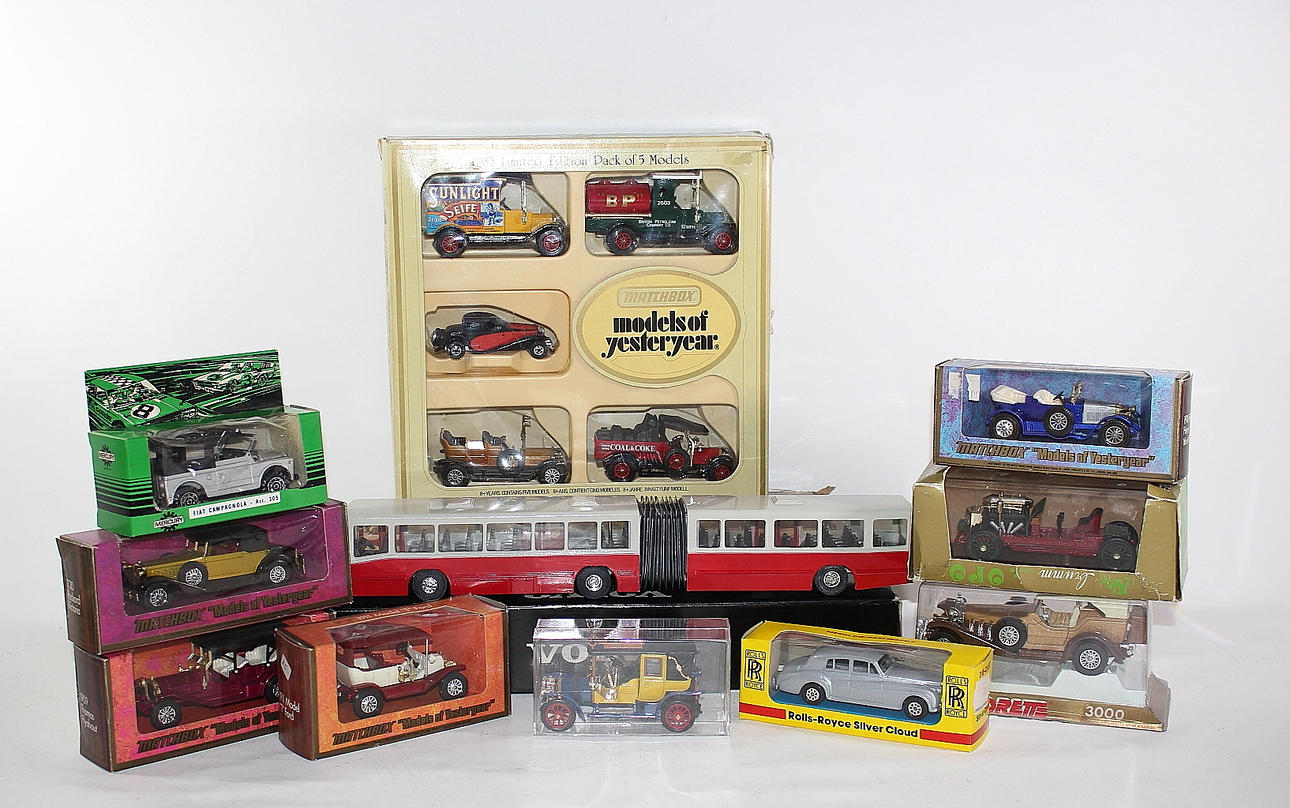 SAMLARBILAR, 15 st, Matcbox bilar 5 st. Seerol bil England, Mercury bil Italien, Majorette bil Frankrike, Rio bil Italien, Volvo B10M.