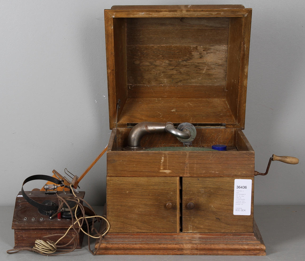 TEKNIKA, 3 delar, VEVGRAMMOFON, ek, tidigt 1900-tal, STEREOSKÅP, omkring 1900, KRISTALLMOTTAGARE, trä.