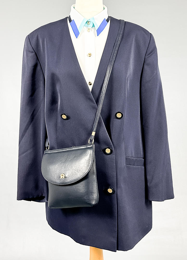 BLAZER, BLUSE UND TASCHE, Ravens, Separa Fink.