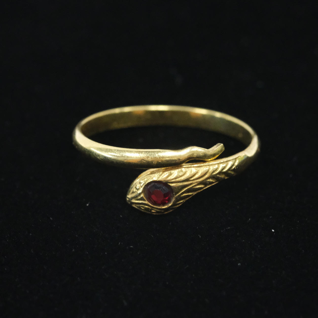 RING, 18K GOLD, AREZZO, ITALY.