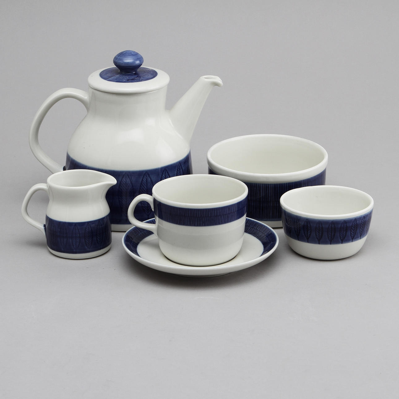 DELAR TILL TESERVIS, 10 delar, "Koka Blå", Hertha Bengtsson, Rörstrand.