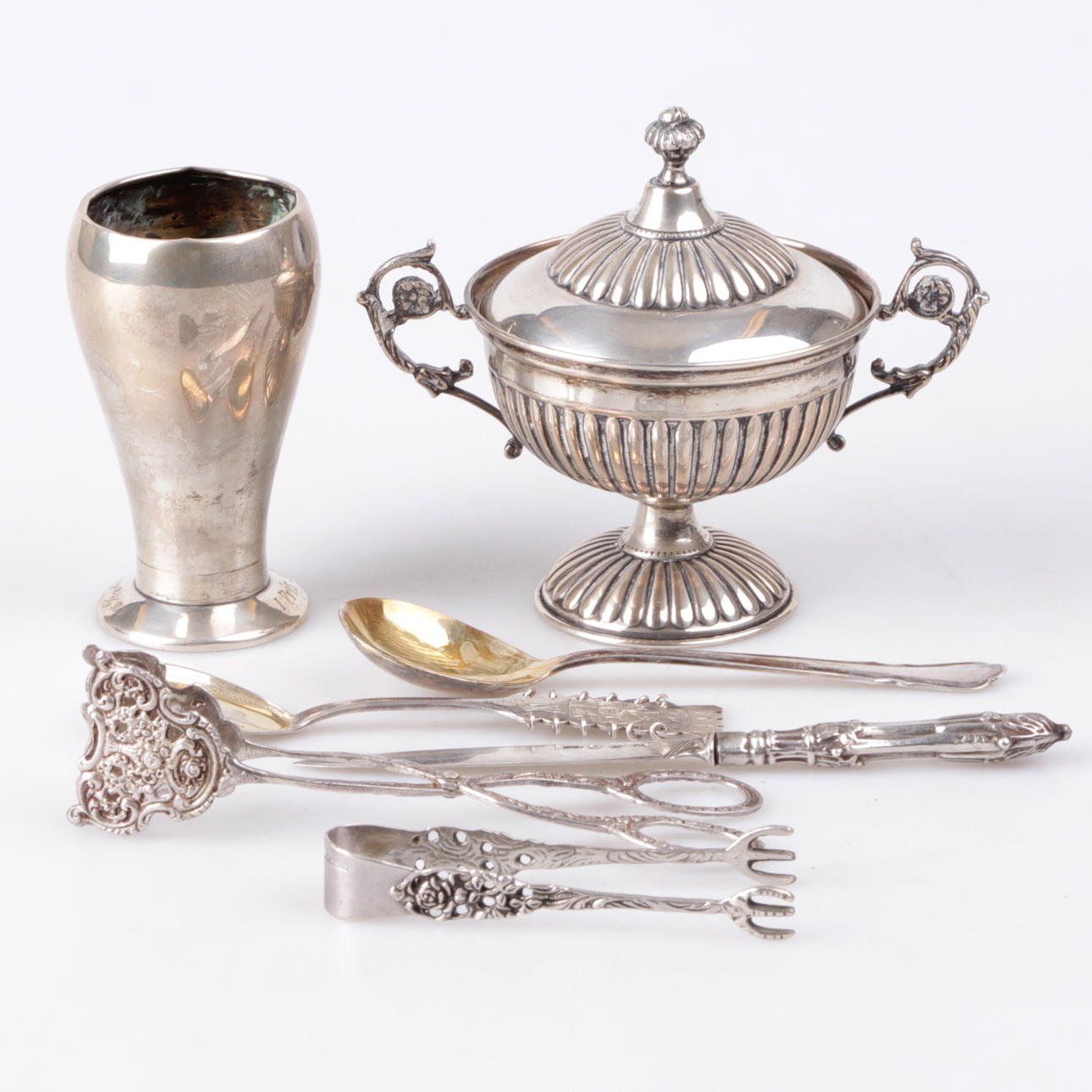 PARTI, Silverföremål, 7 delar, delvis sockerskål och pokal, 1800/1900-tal.
