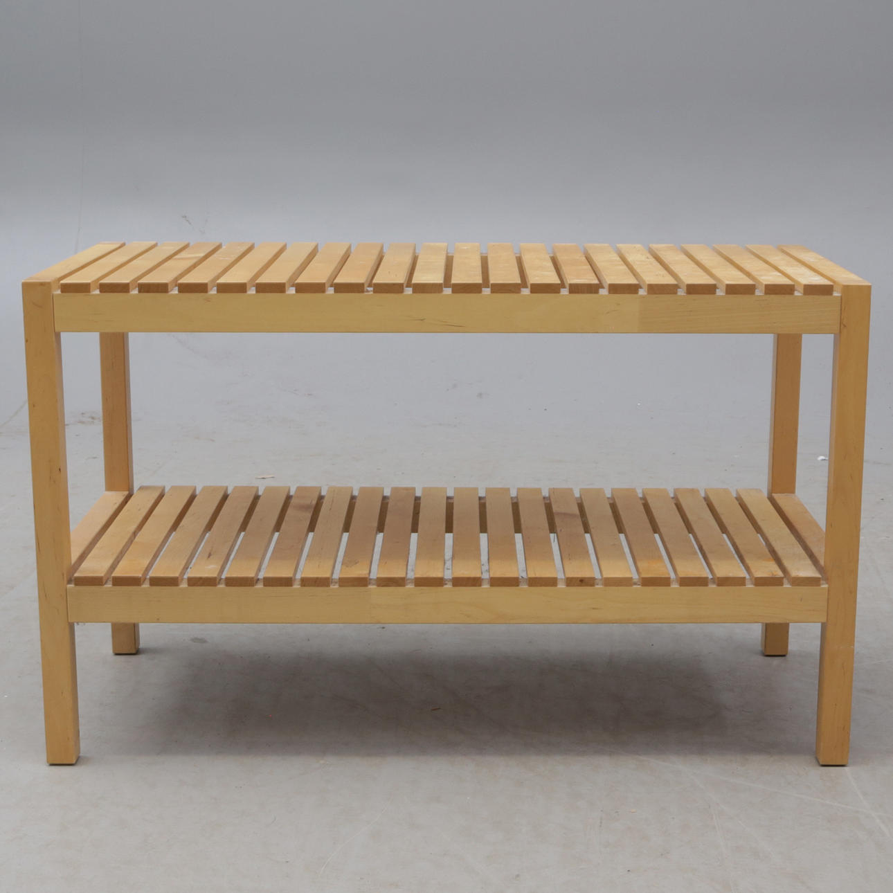 BÄNK/SKOHYLLA, björk.