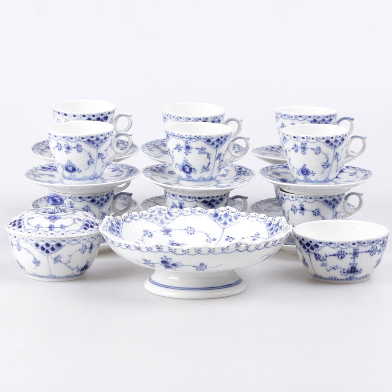 MOCKASERVIS, 27 delar, porslin, "Musselmalet", Royal Copenhagen.