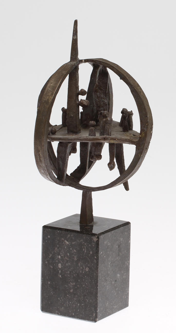CHARLES BRÅNÅ. Skulptur, metall på stensockel.