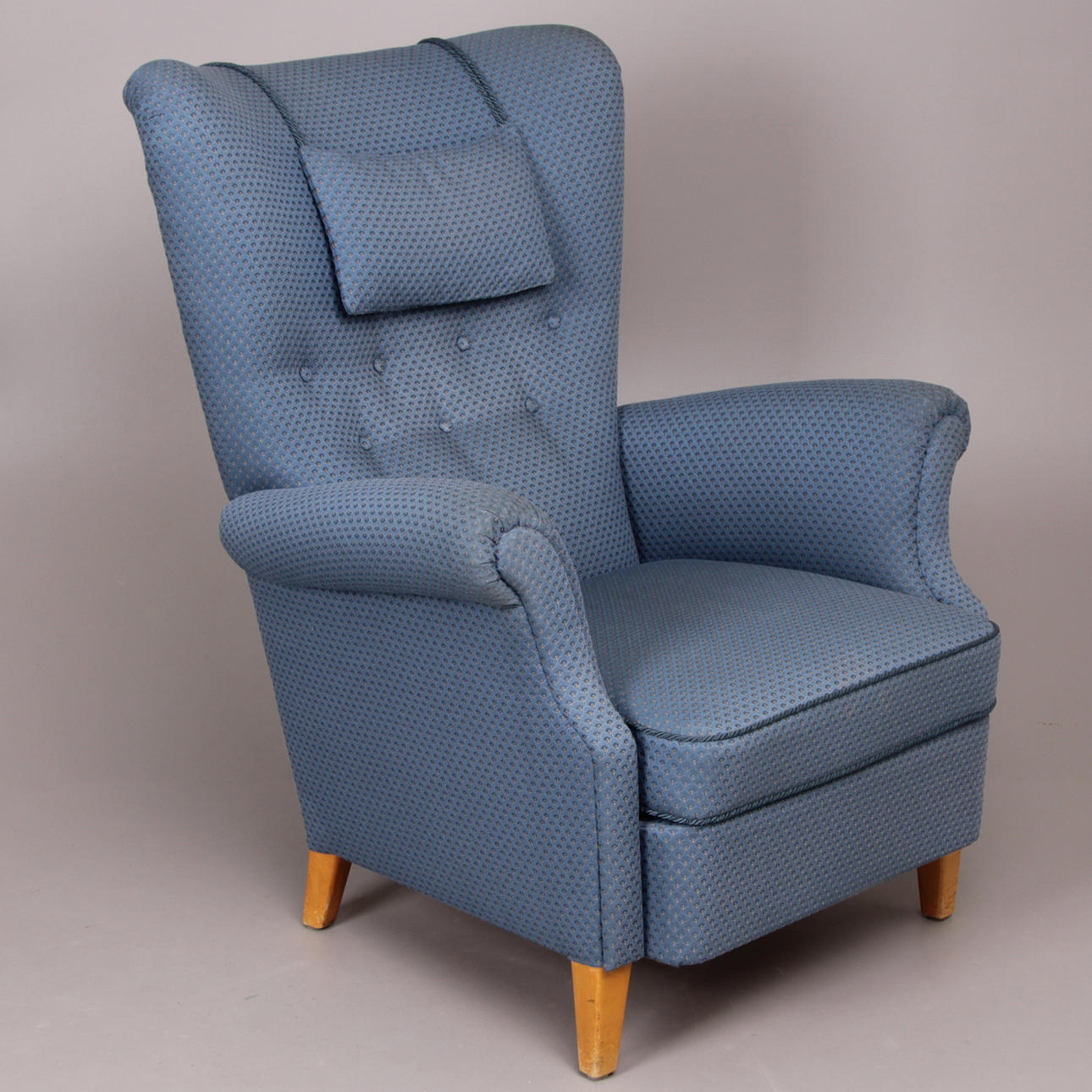 FÅTÖLJ, med nackkudde, Dux, 1900-talets andta hälft.