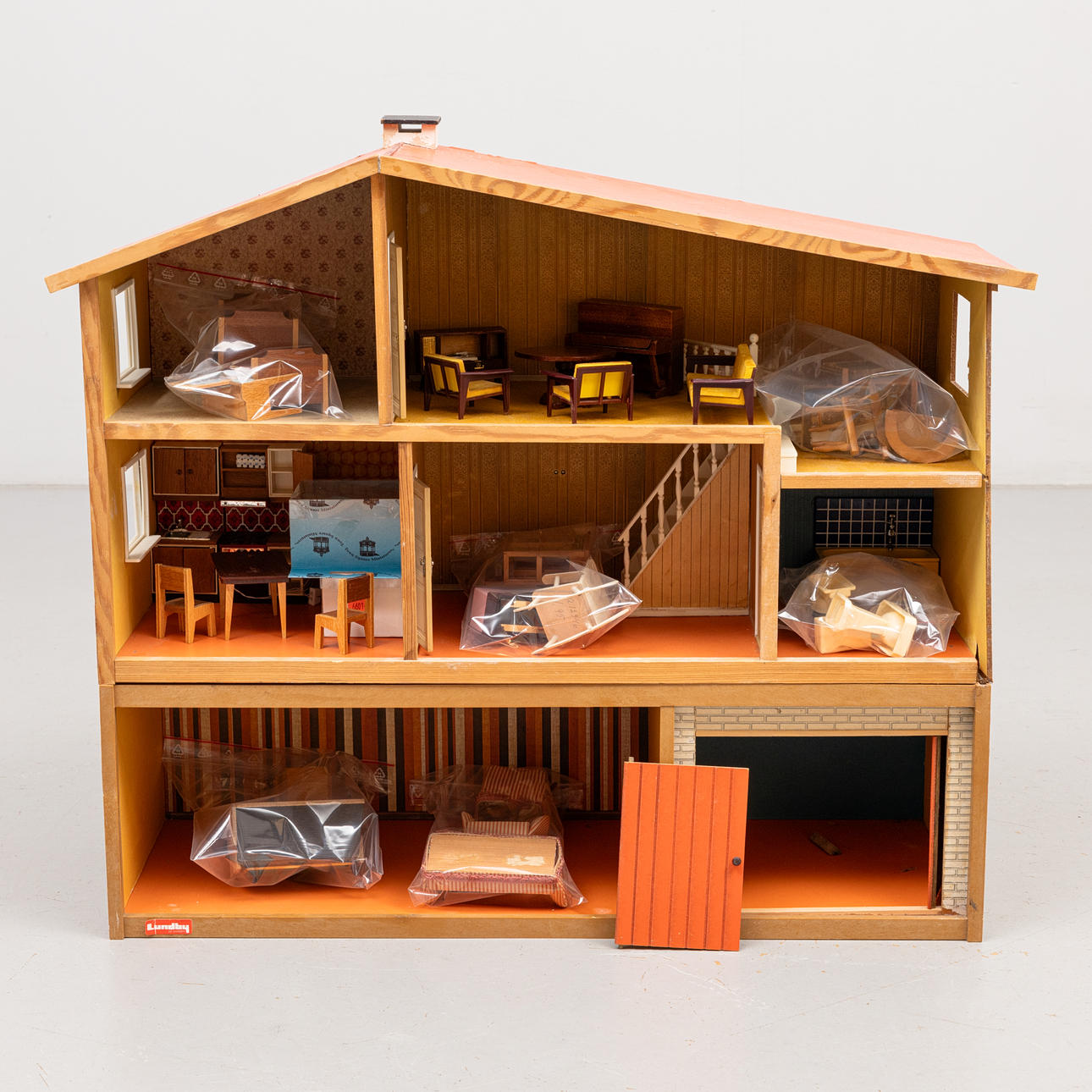 A 1960's Lundby doll house.