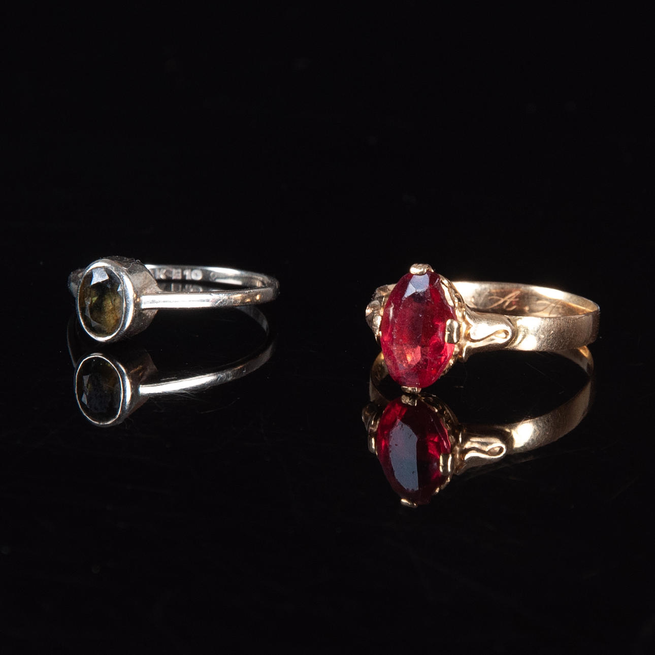 RING, 2 stk. 18k guld. 4,69 g.