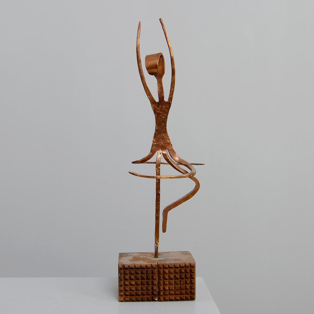 OIDENTIFIERAD KONSTNÄR. Skulptur, koppar, monogramsignerad samt daterad -77.