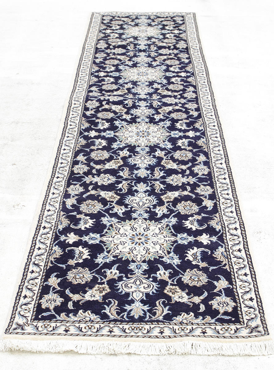 MATTA, Persisk, Nain med silkesinslag, gallerimodell, 385 x75 cm.