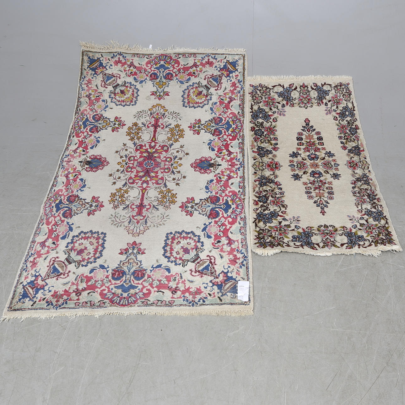 MATTOR, 2 st, orientaliska, ca. 105x59 cm samt 145x88 cm.