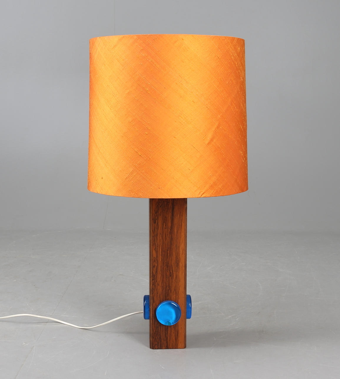 BORDSLAMPA, teak och glas, 1900-talets mitt.