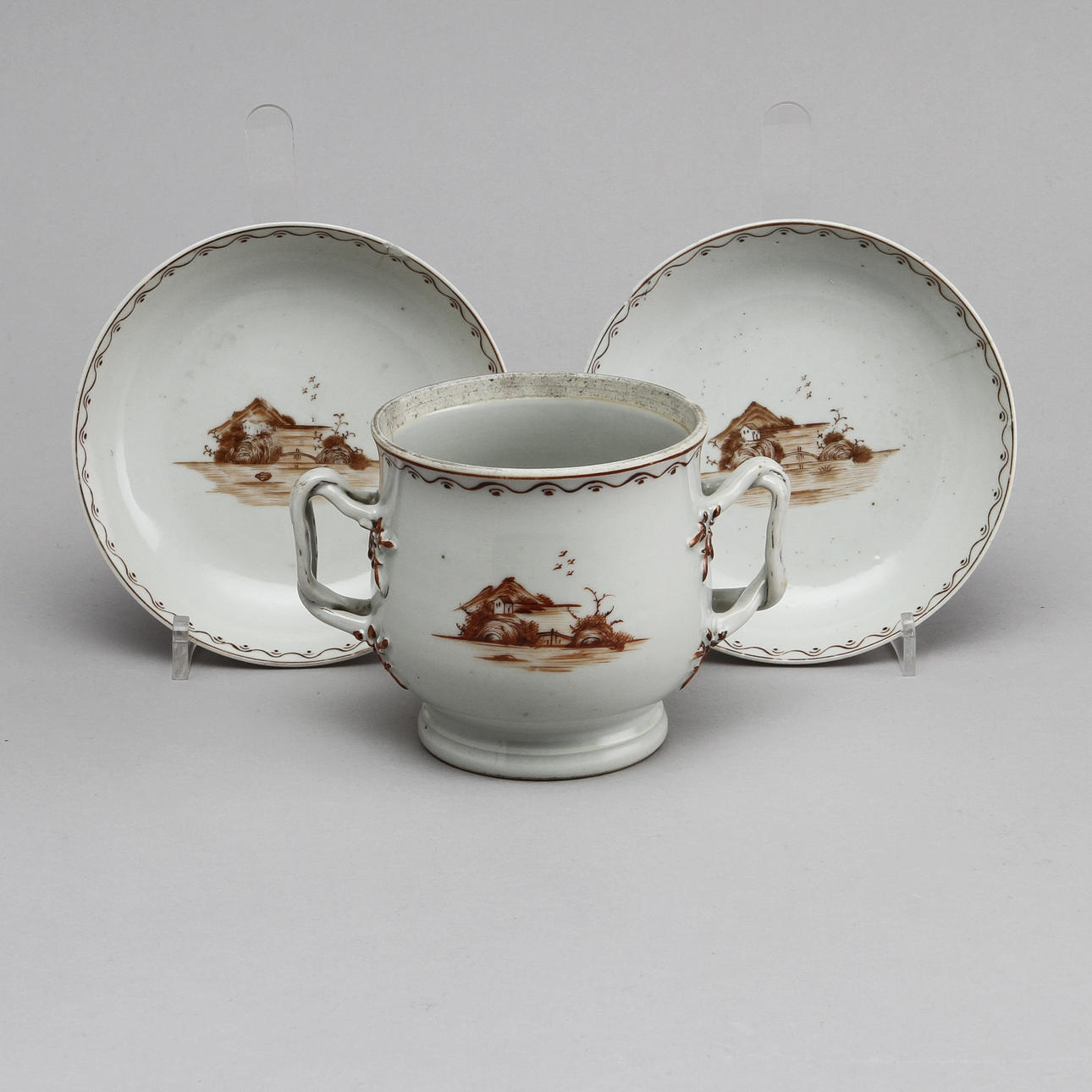 TEFAT, 2 st och SKÅL med hänklar, porslin. Kina 1700-tal.