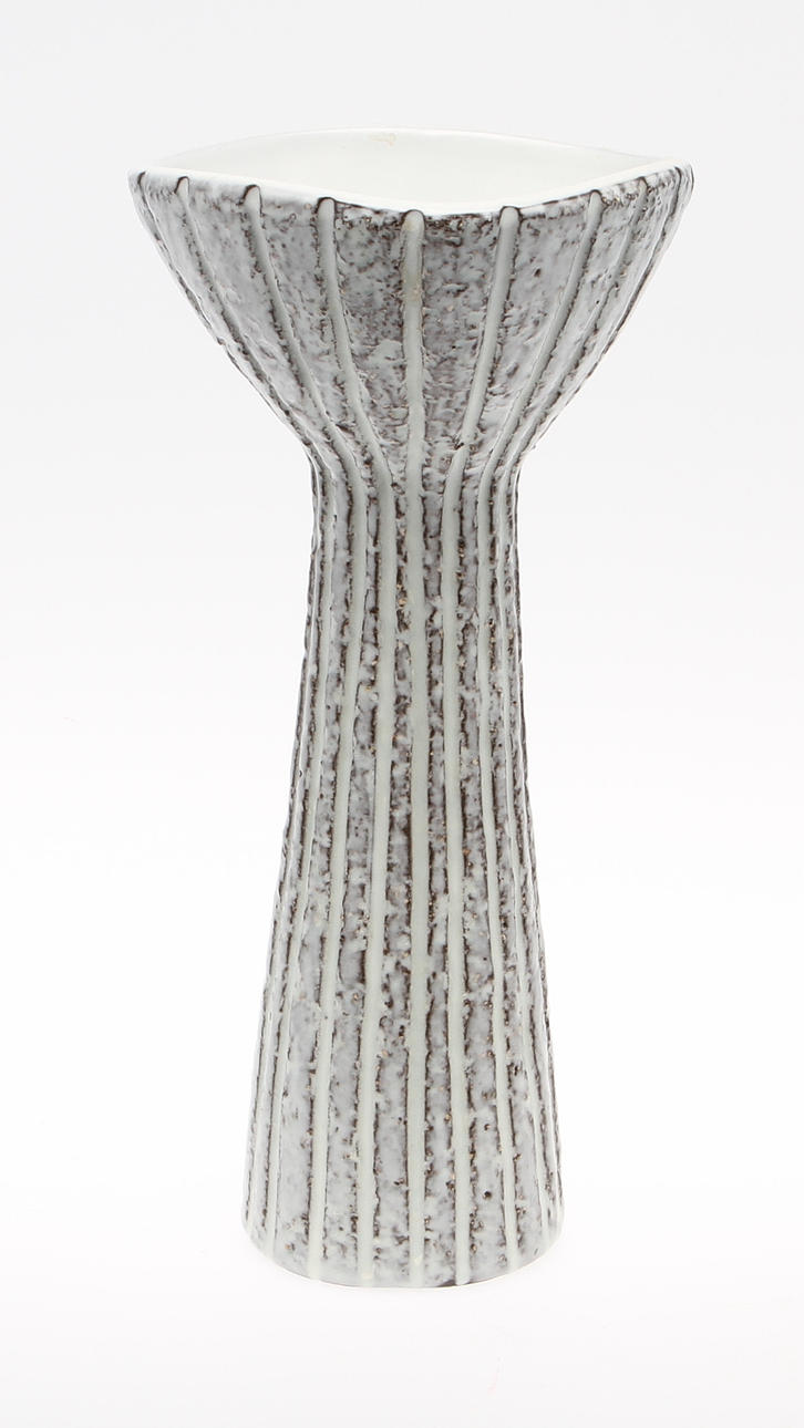 MARI SIMMULSON. Vas, "Trinidad" 1958, Upsala-Ekeby.