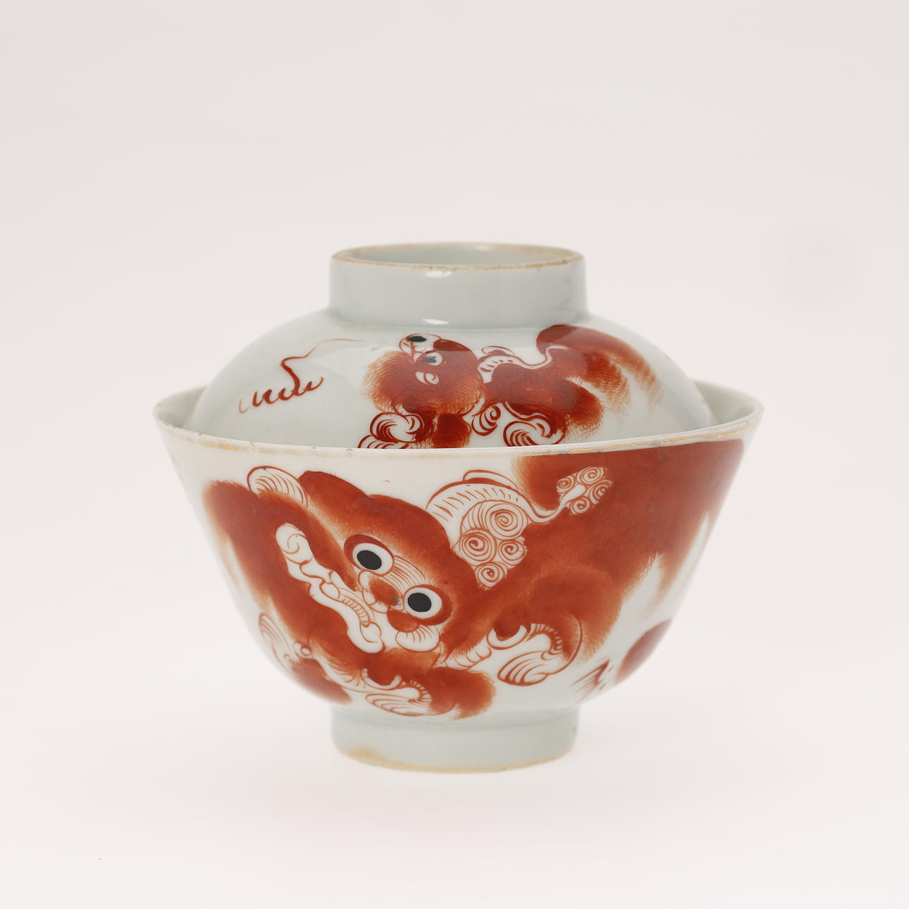 Chinese bowl with porcelain lid, with red lion motif with gold border. 19 yrs. PRC.