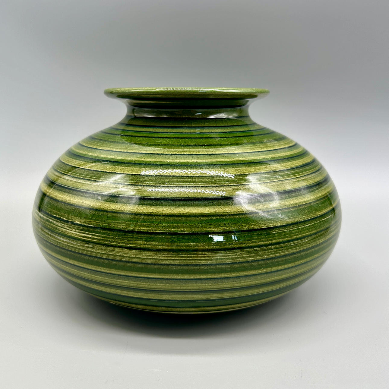 MOBACH VASE - GRØN REGNBUE - UTRECHT, HOLLAND.