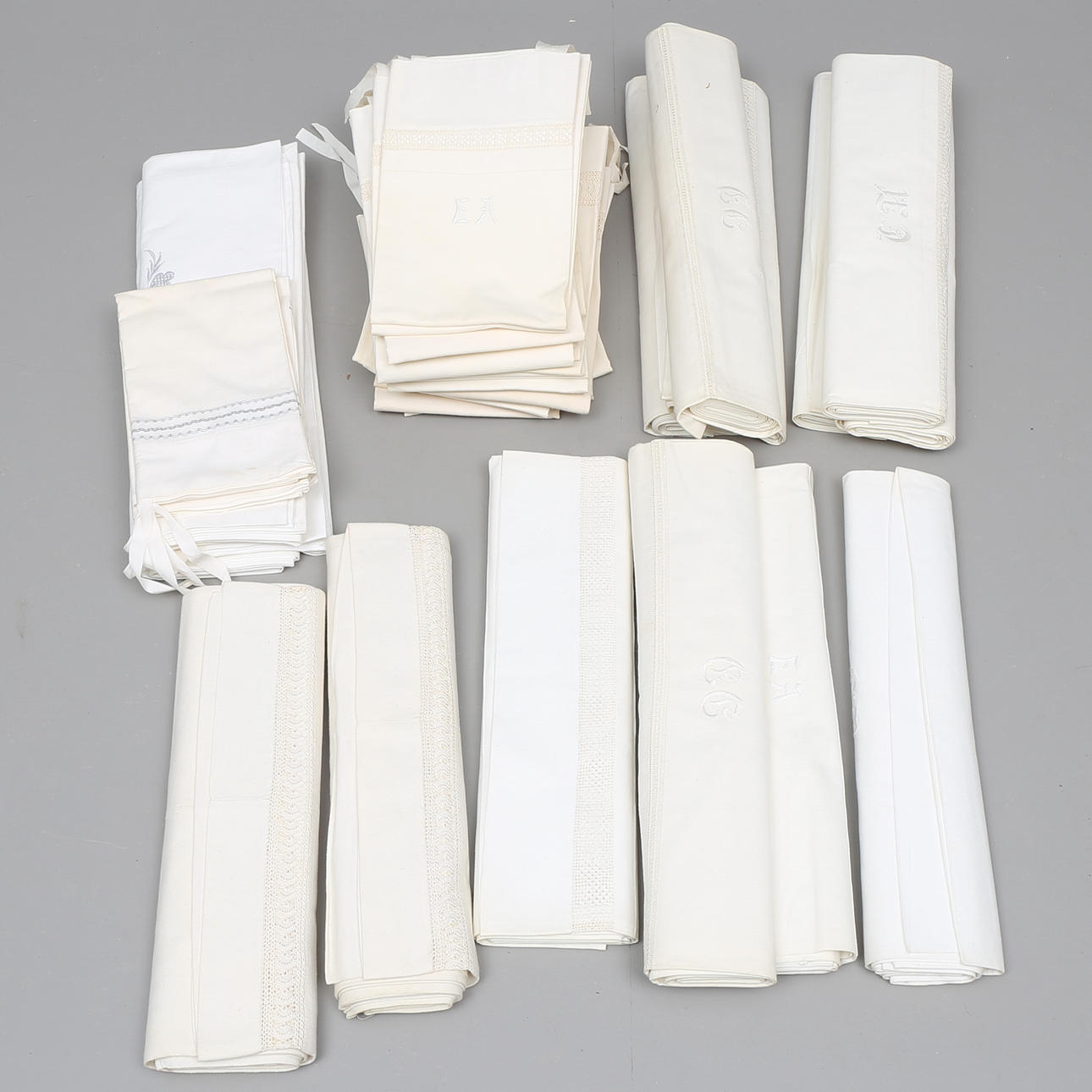 LAKAN och ÖRNGOTT med spets och brodyr.