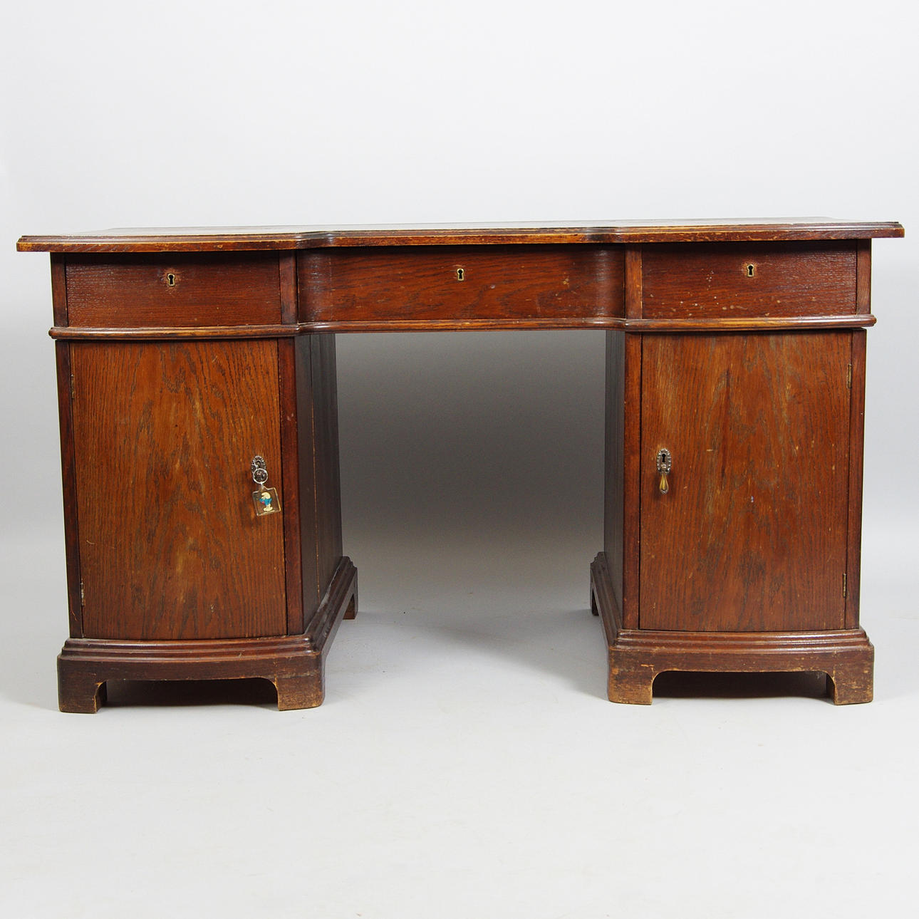 SKRIVBORD, ek, 1900-talets första hälft.