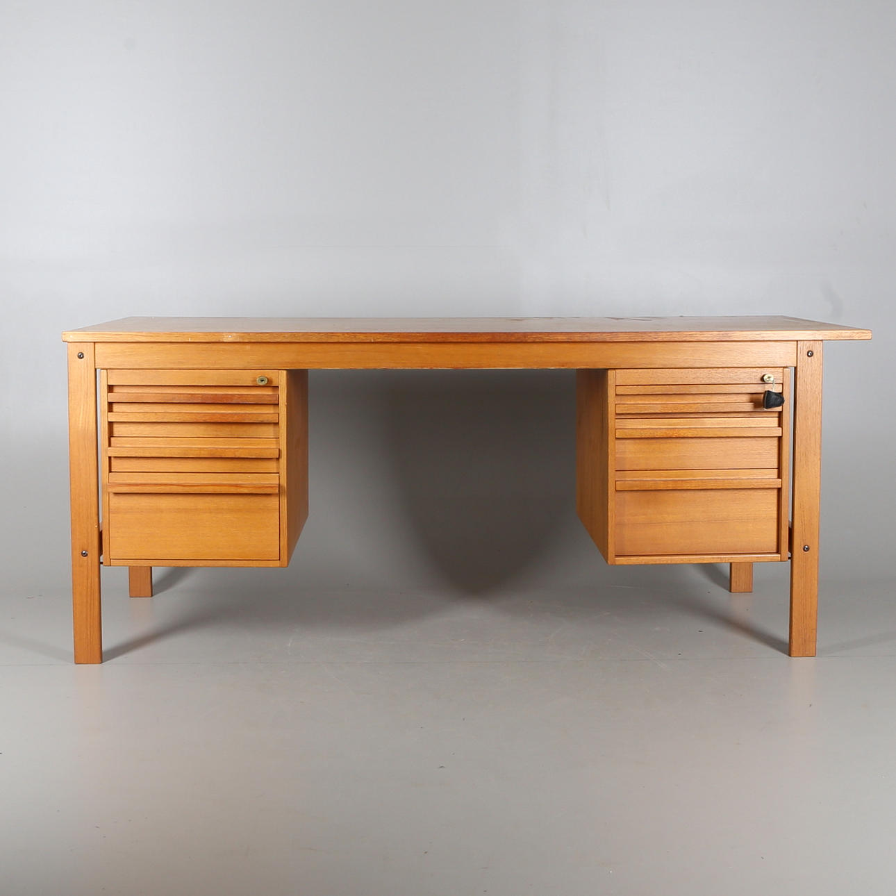 DIREKTÖRSSKRIVBORD, trä, 1900-tal.
