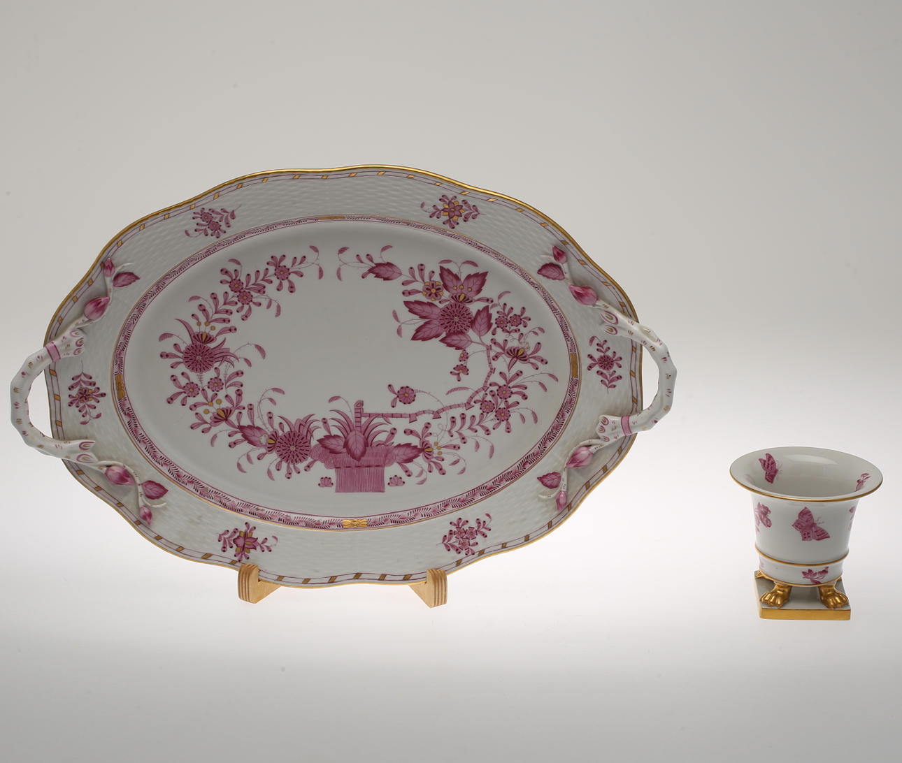 HEREND, uppläggningsfat och vas.