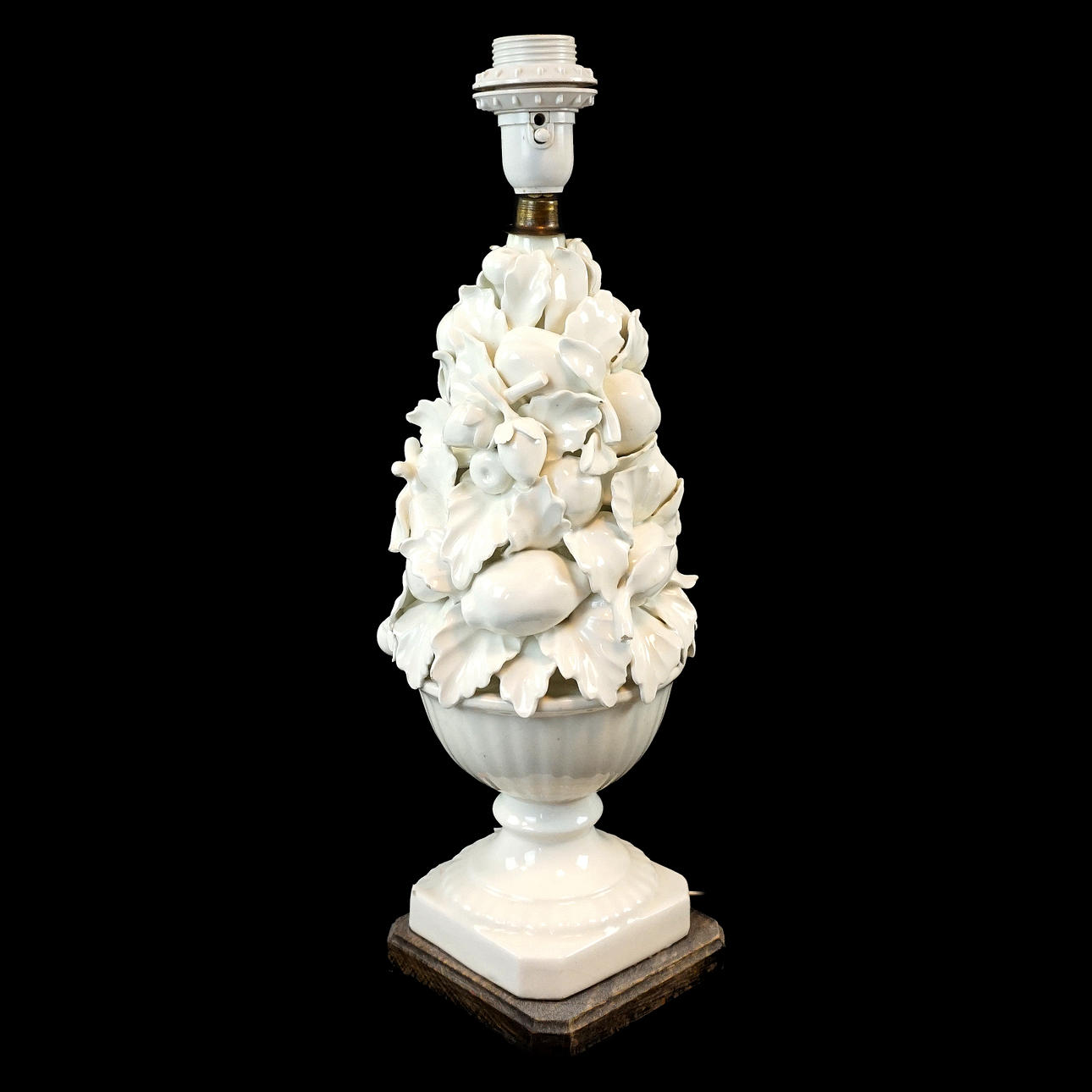 BORDSLAMPA, Spanien, keramik, 1900-tal.