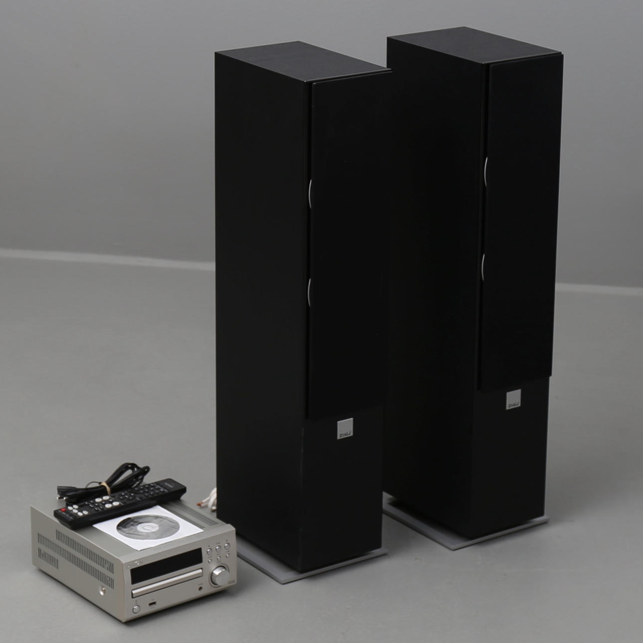 MP3 spelare/radio och två högtalare, 3 delar.