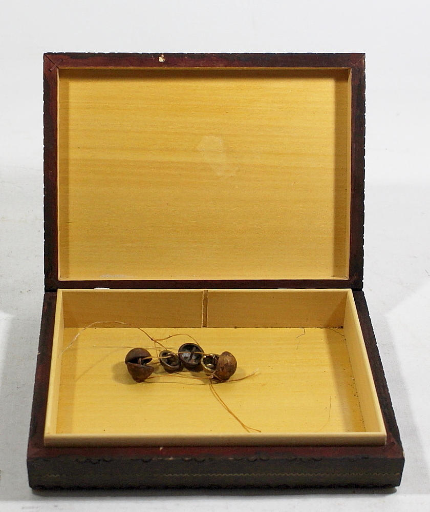 KNAPPAR med SKRIN, 6 st, mässing, Svenska Karoline 1700-tal.