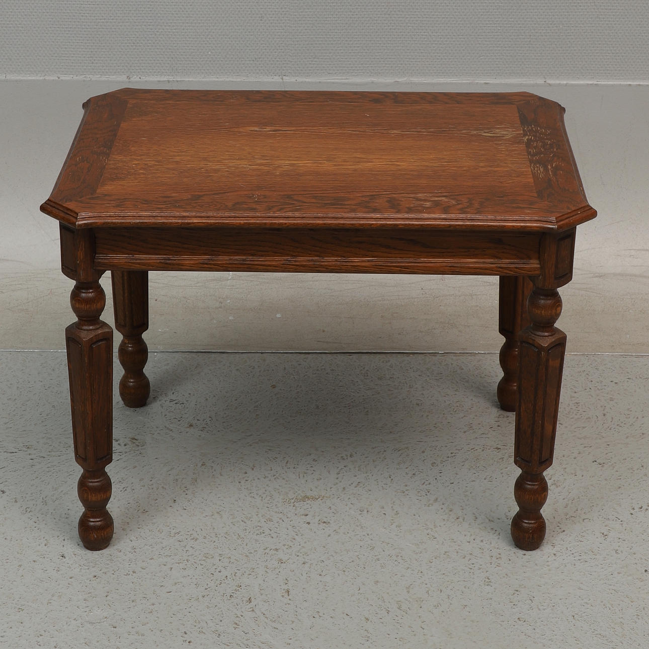 Ein Ladetisch aus Holz, Rumänien.