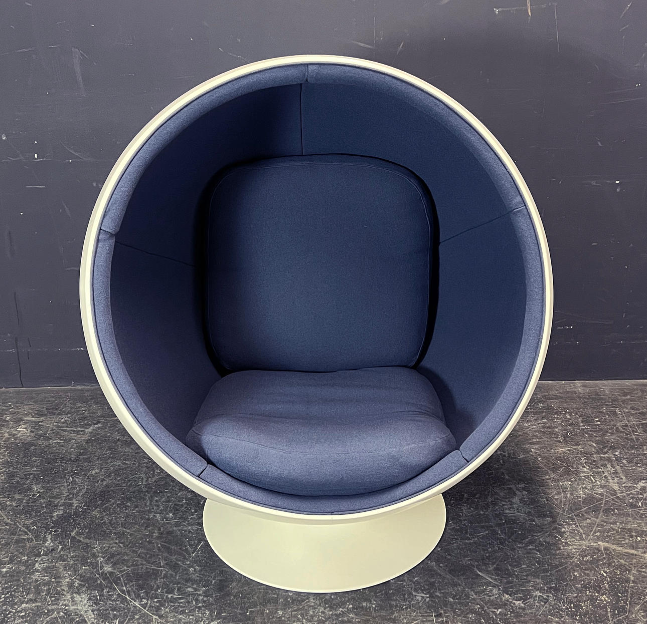 EERO AARNIO. ADELTA BALL CHAIR.