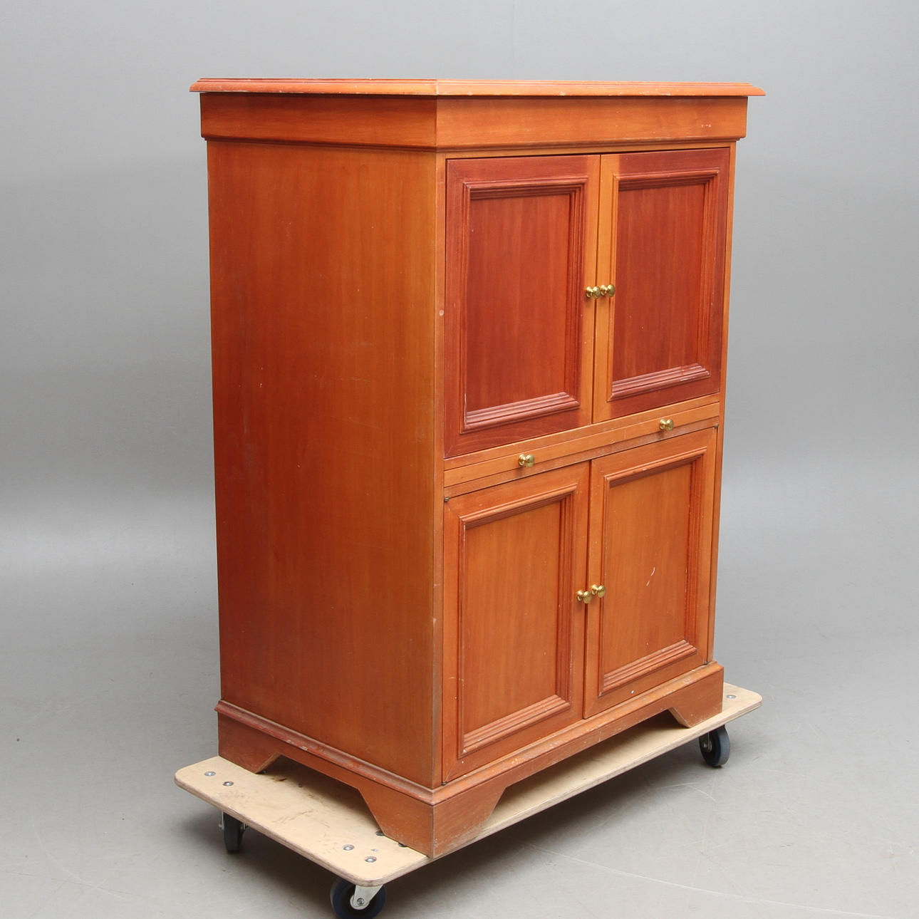 CABINET, 19/2000s.