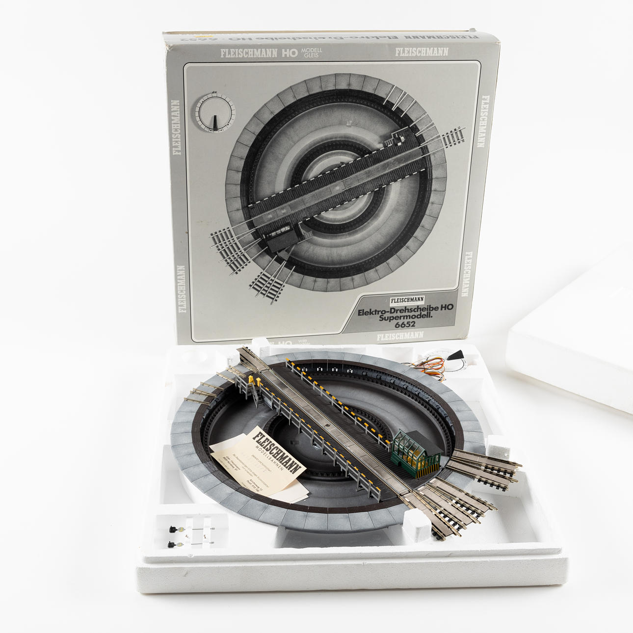 FLEISCHMANN 6652 turntable in original packaging.