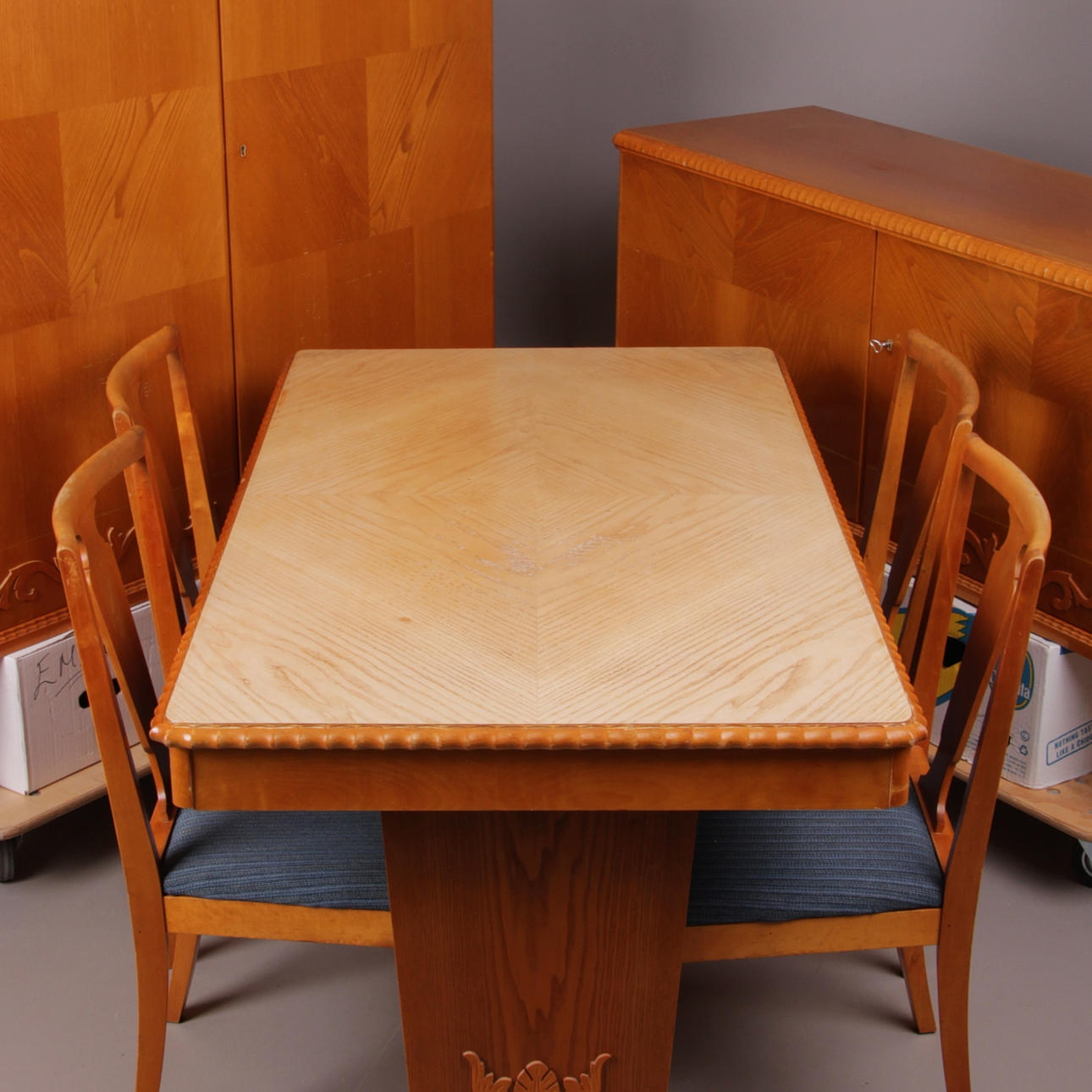 MASTSALSMÖBEL, 7 delar, björk, 1900-talets första hälft.