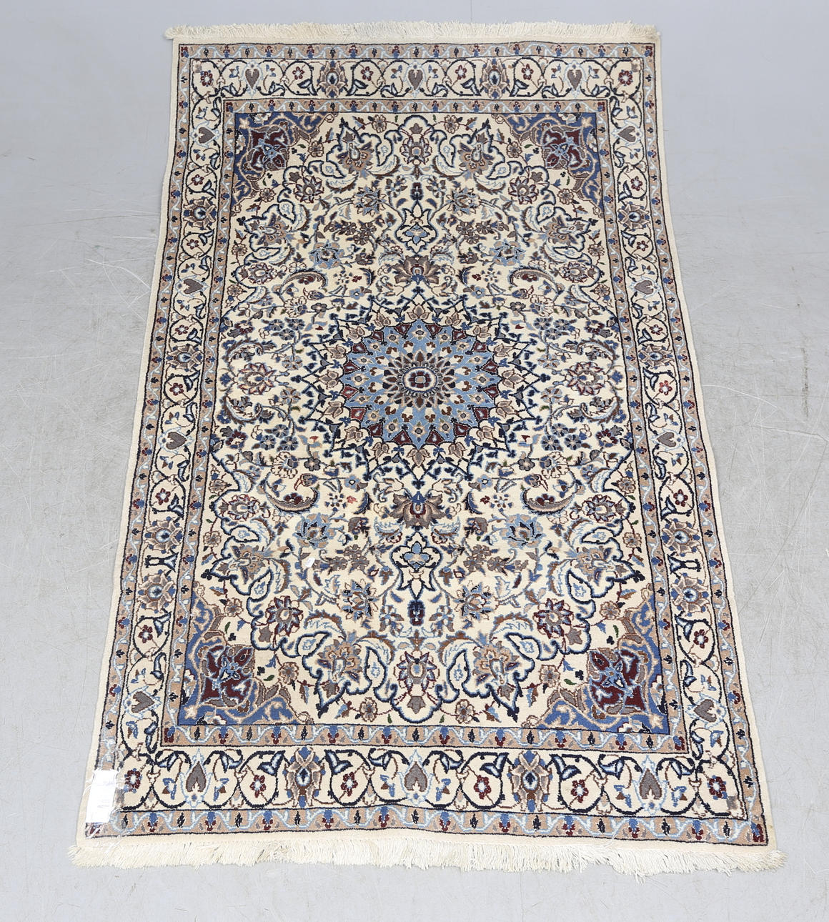 MATTA, persisk, Nain, ca. 200x120 cm.