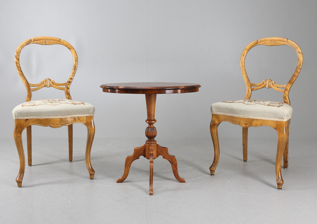 STOLAR samt BORD, 3 delar, rokokostil, 1900-tal.