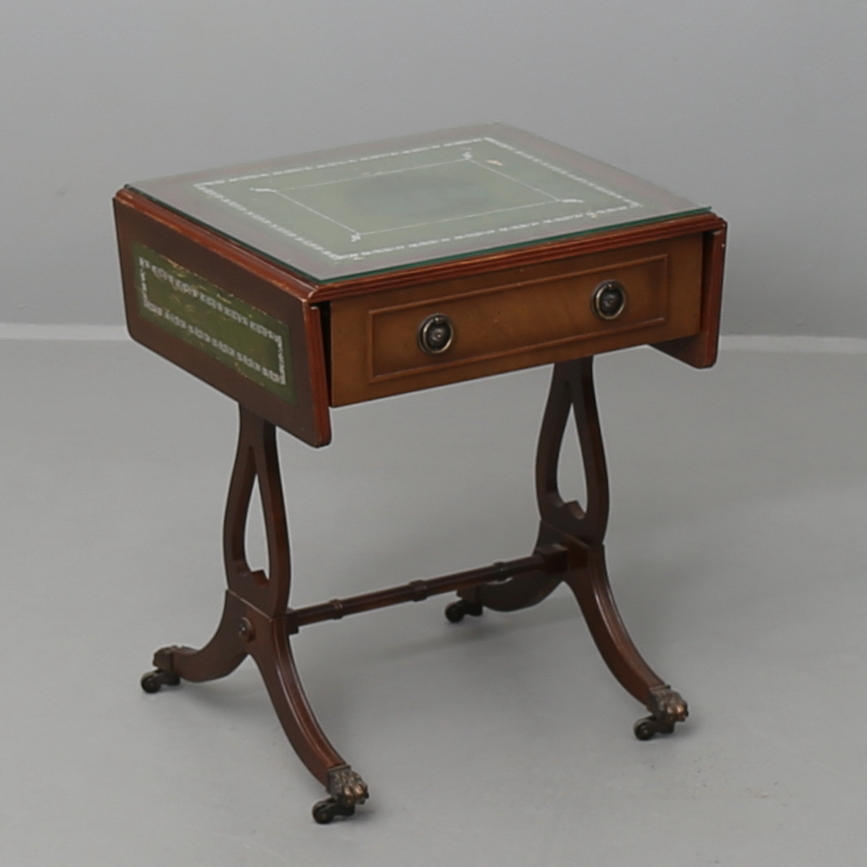 LAMPBORD, engelsk stil, på hjul, 1900-tal.