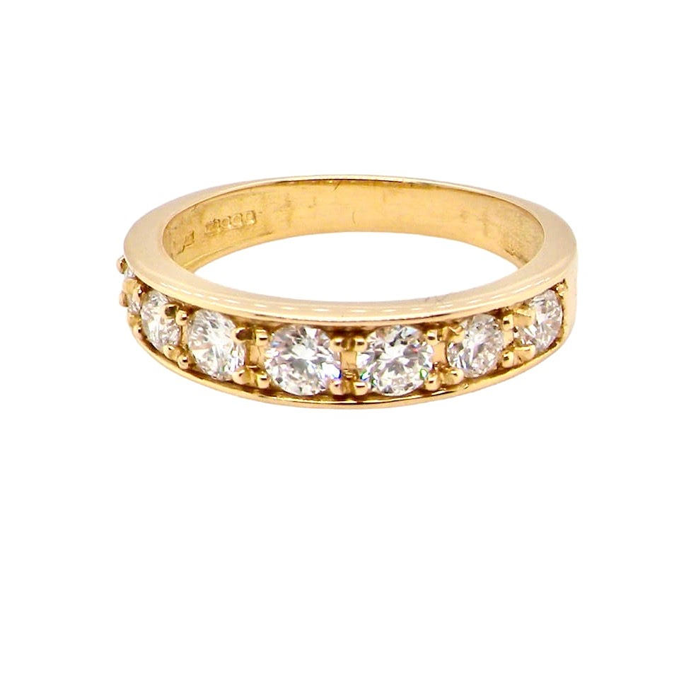 18KT GULT GULD & DIAMANT HALV EVIGHEDSRING.