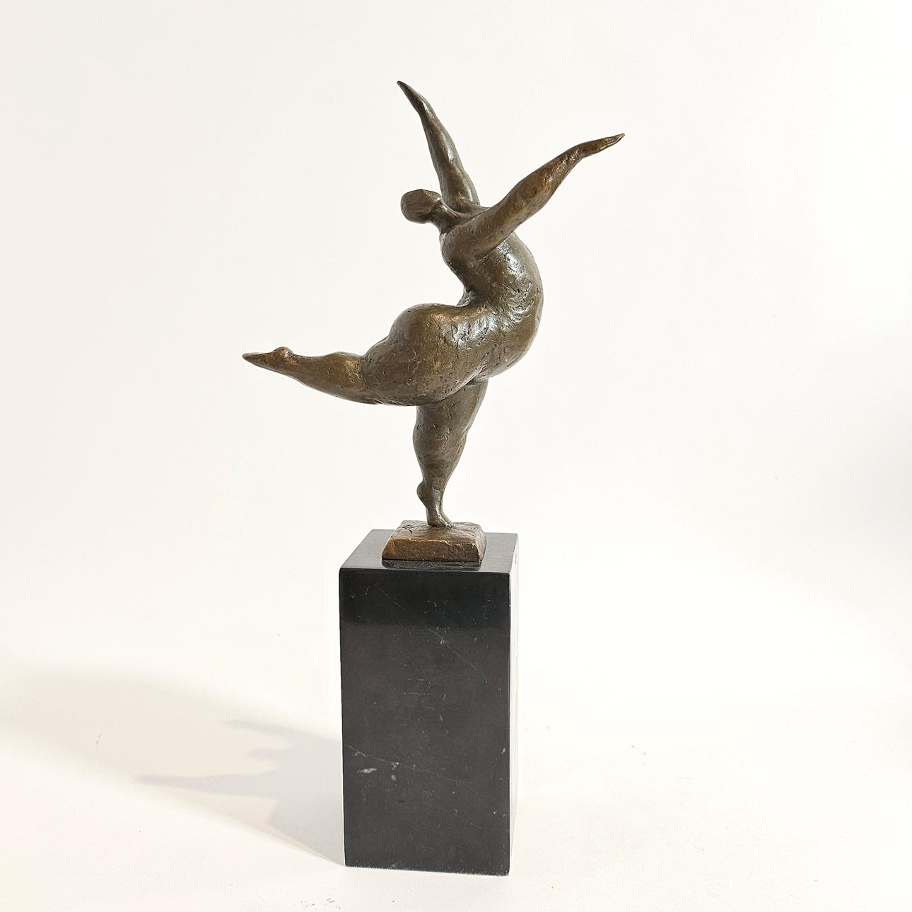 MILO. BRONZE BALLERINA SCULPTURE WITH MARBLE BASE.