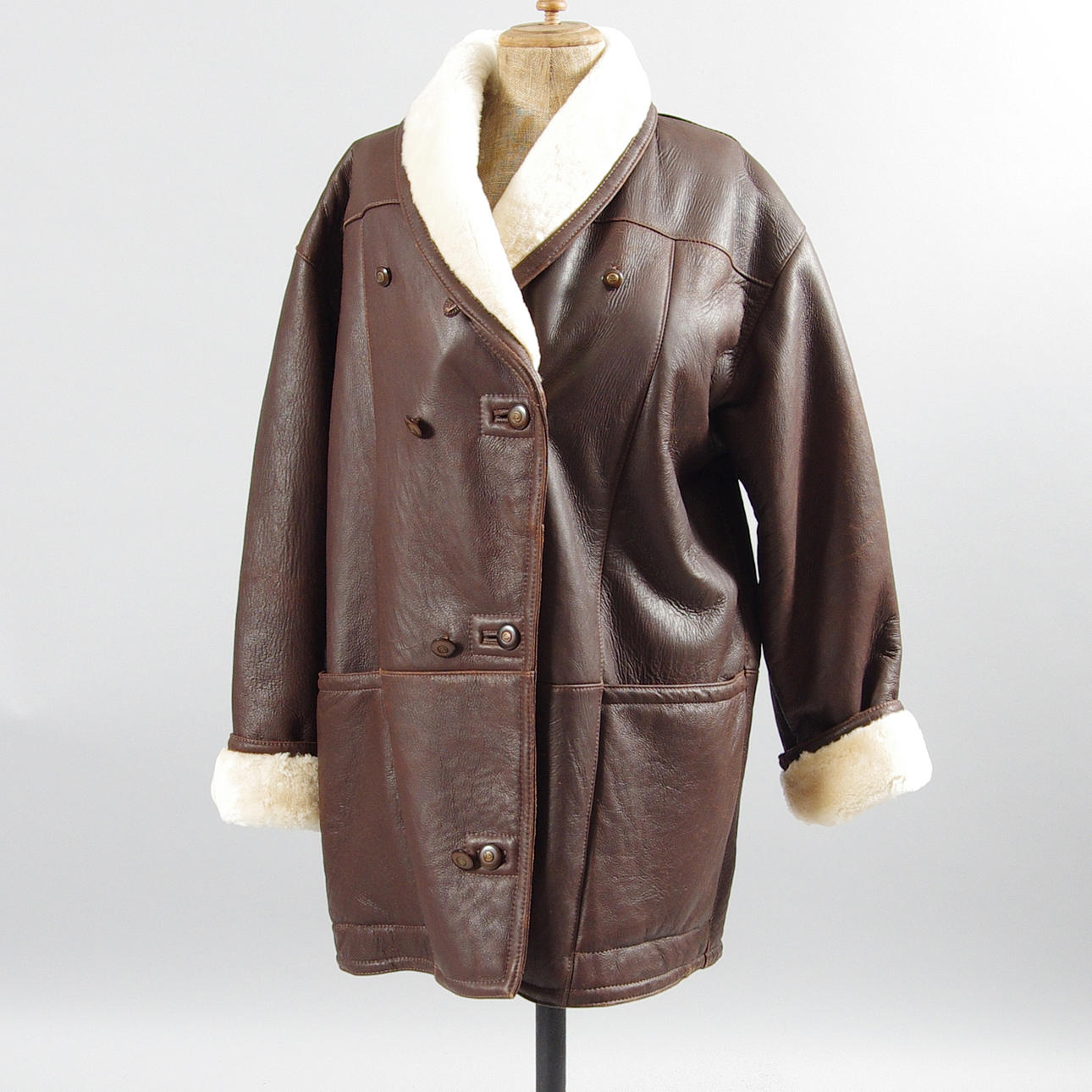 JACKA, brunt skinn/fårskinn, dansk design.