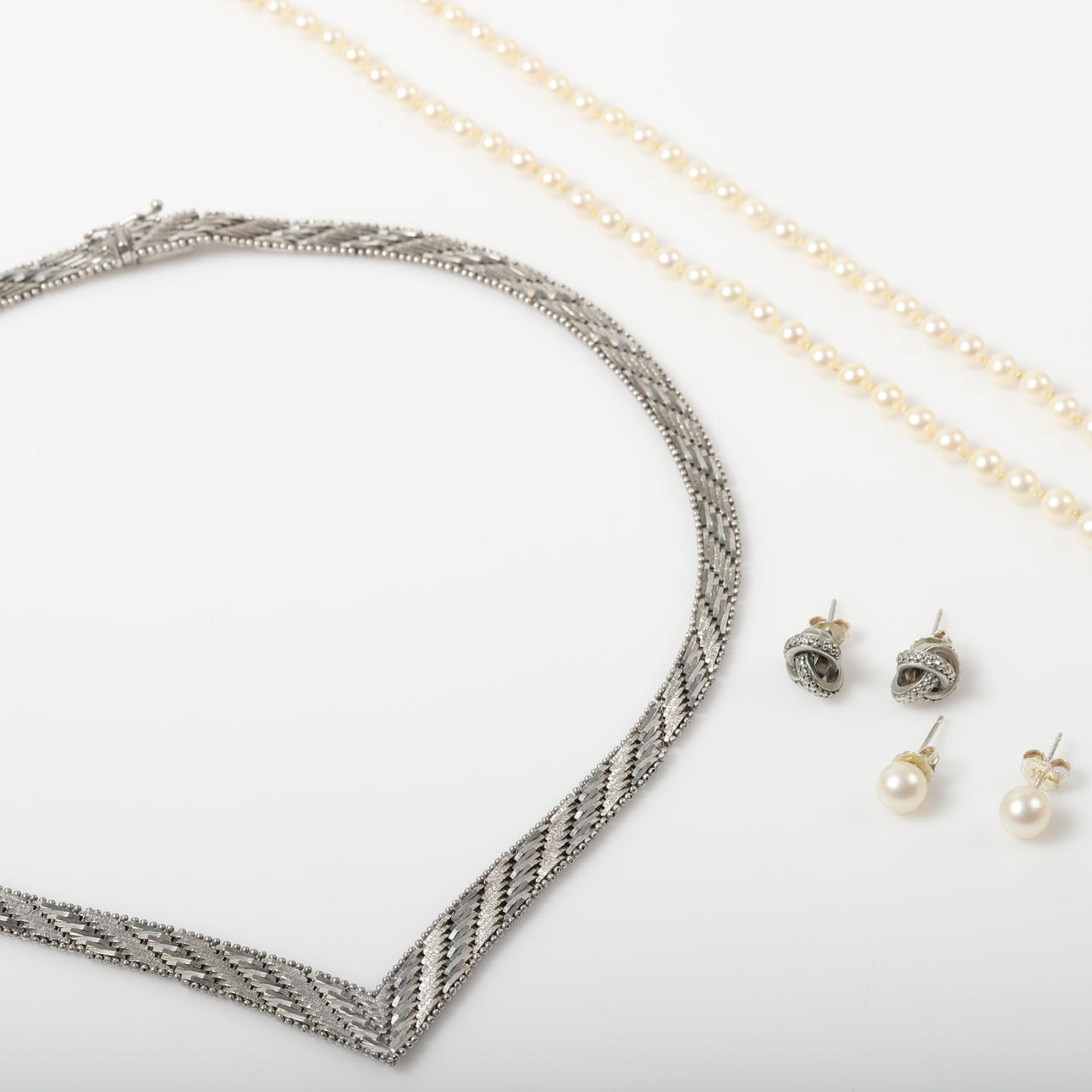 SMYCKEN, 4 delar, silver och odlade pärlor.