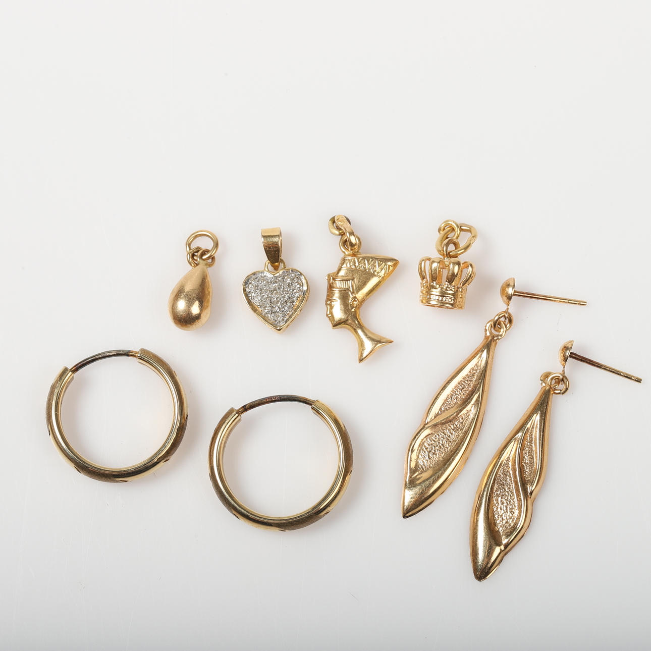 SMYKKER, 6 stk., 18 K og 9 K guld.